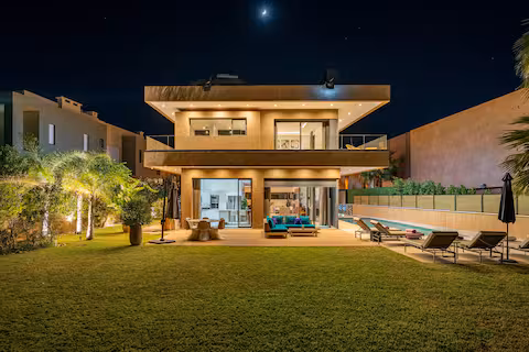 Villa de Luxe Lumineuse avec Piscine Chauffée & Hammam — ImmoMenaraStay
